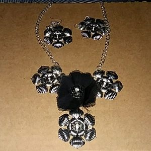 Flowers Necklace and earrings set